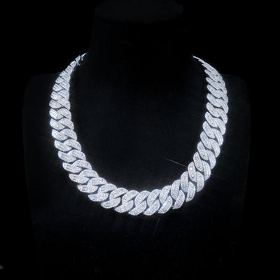 17MM WHITEGOLD CURVED CLASP BAGUETTE CUBAN CHAIN