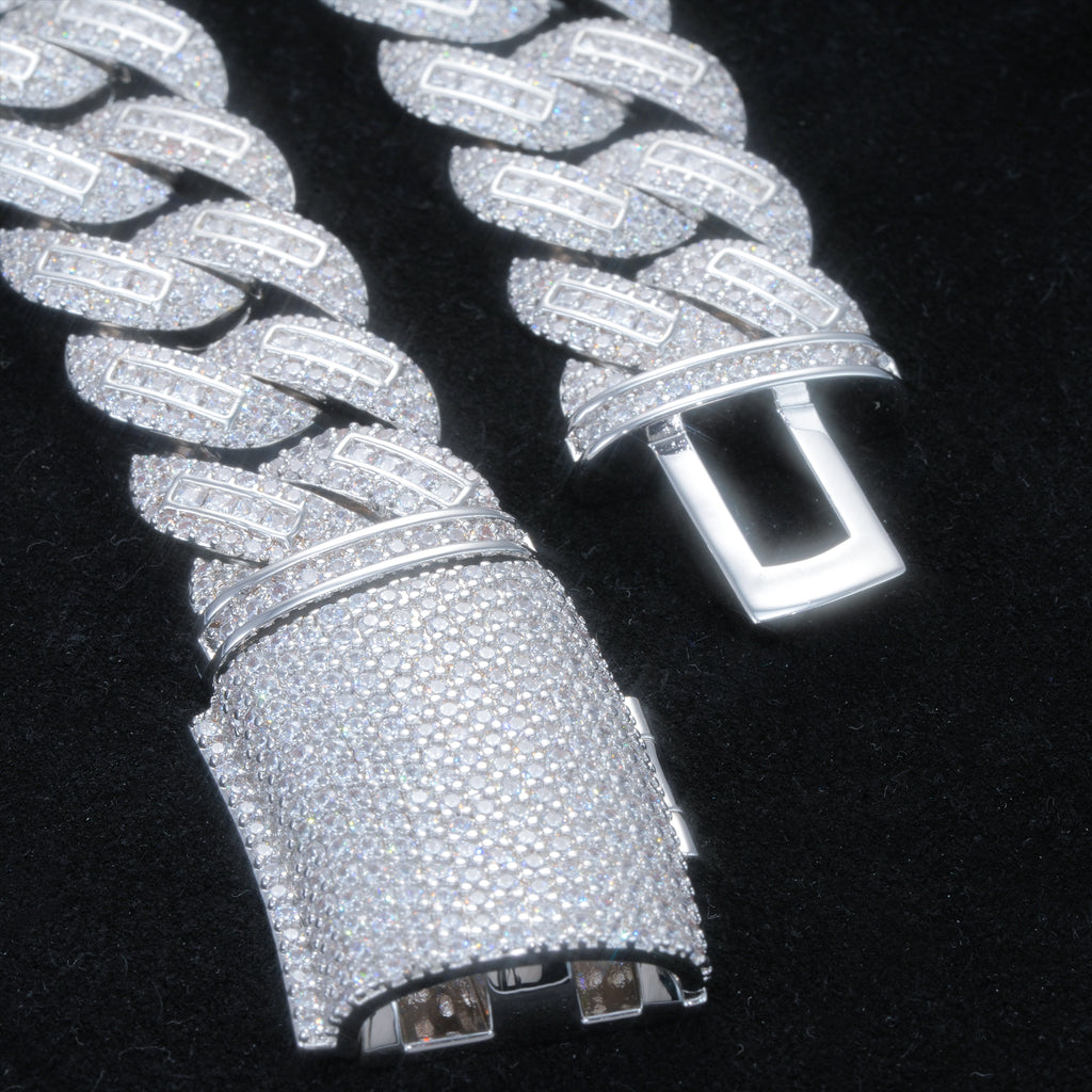 17MM WHITEGOLD CURVED CLASP BAGUETTE CUBAN CHAIN