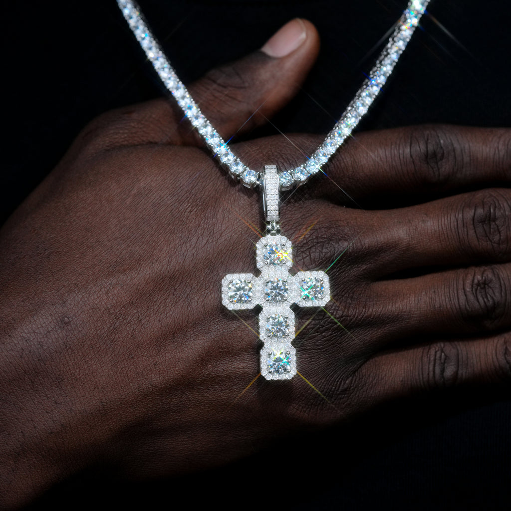 8.0 Carat VVS Moissanite Gemstone Cross Necklace In White Gold
