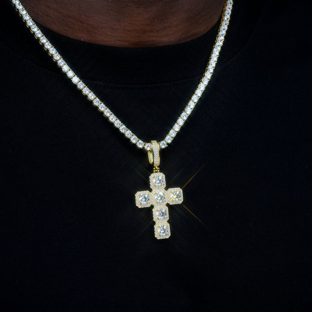 8.0 Carat VVS Moissanite Gemstone Cross Necklace In 18K Gold