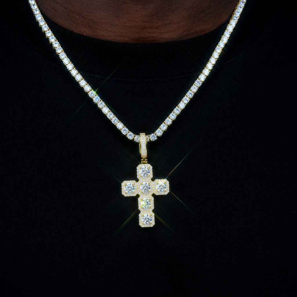 8.0 Carat VVS Moissanite Gemstone Cross Necklace In 18K Gold