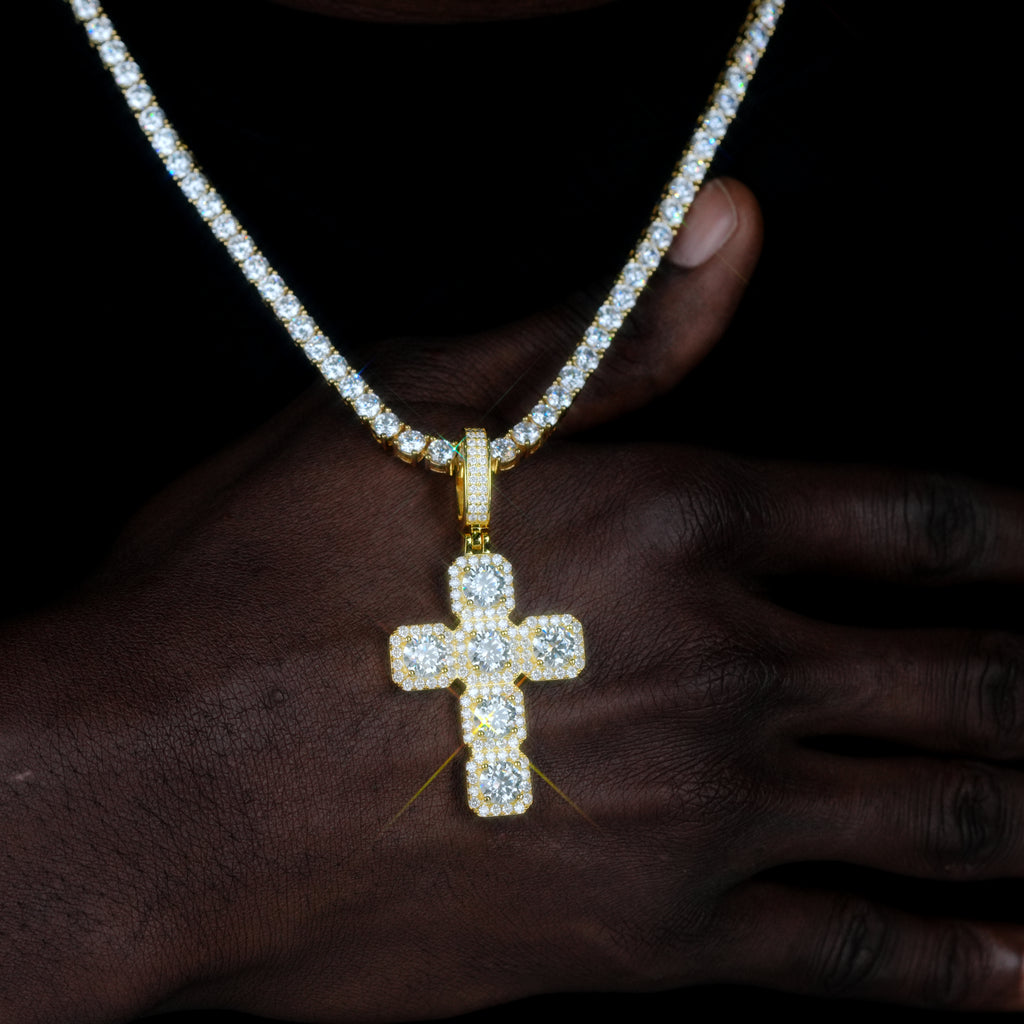 8.0 Carat VVS Moissanite Gemstone Cross Necklace In 18K Gold
