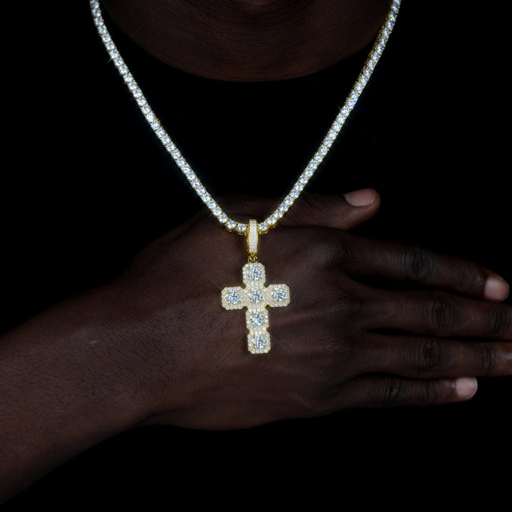 8.0 Carat VVS Moissanite Gemstone Cross Necklace In 18K Gold