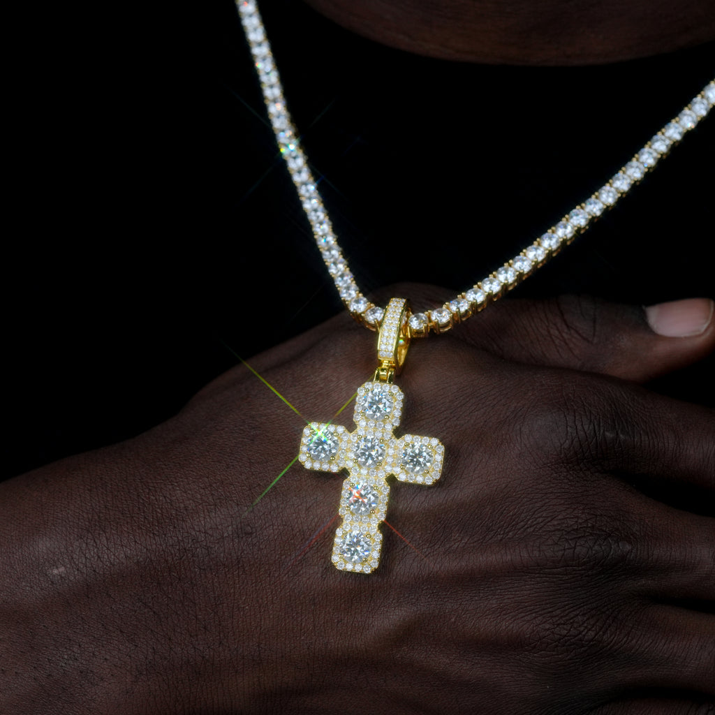8.0 Carat VVS Moissanite Gemstone Cross Necklace In 18K Gold