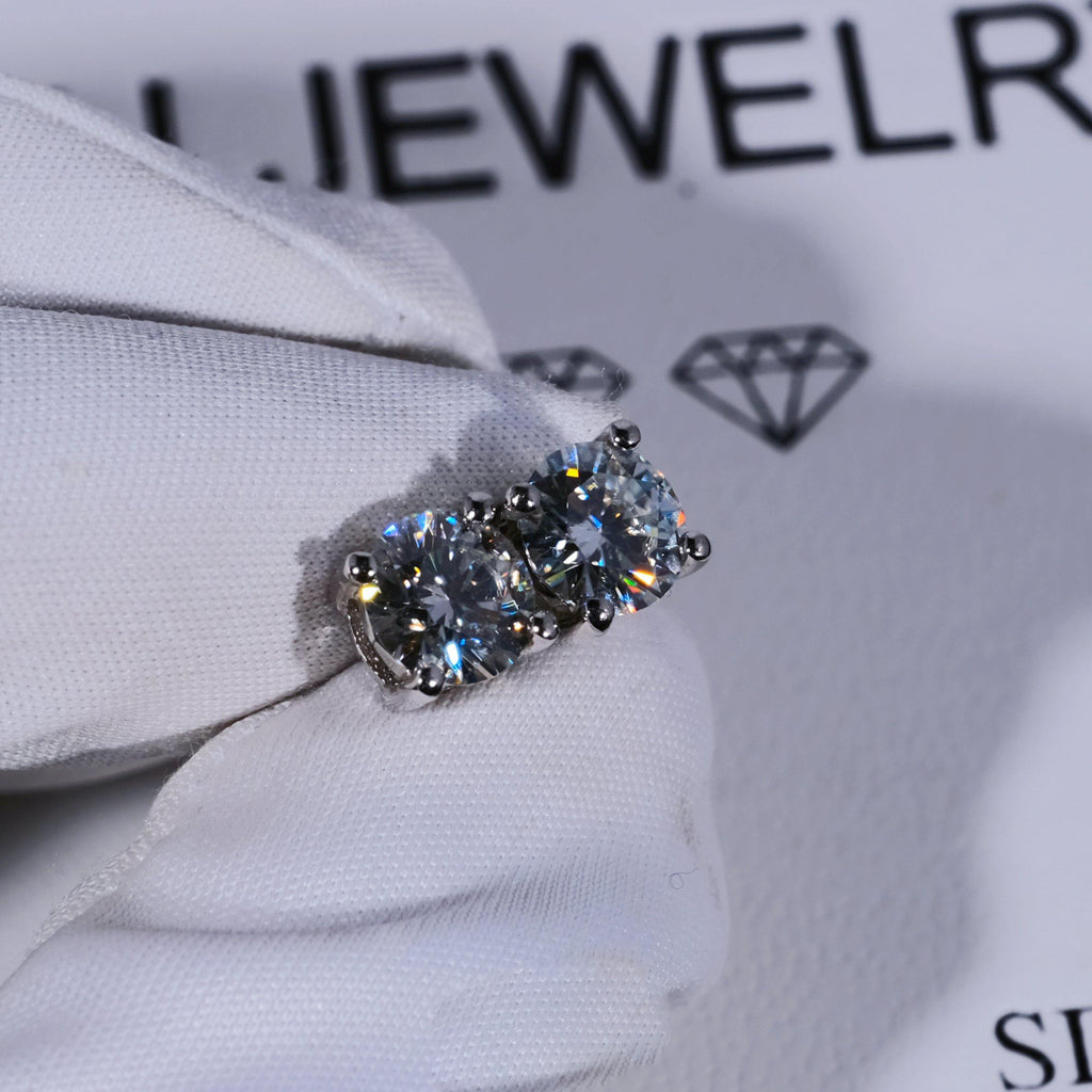 925S & VVS Moissanite Solitaire Stud Earrings - The GUU Shop